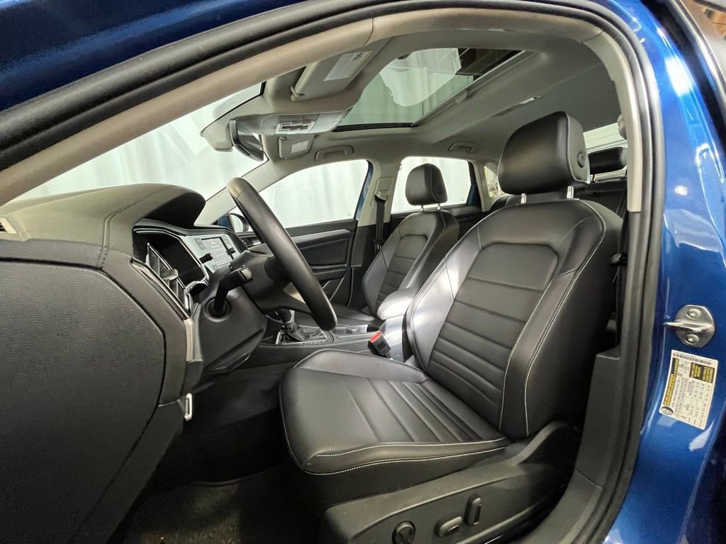 Certified 2022 Volkswagen Jetta SE image 12