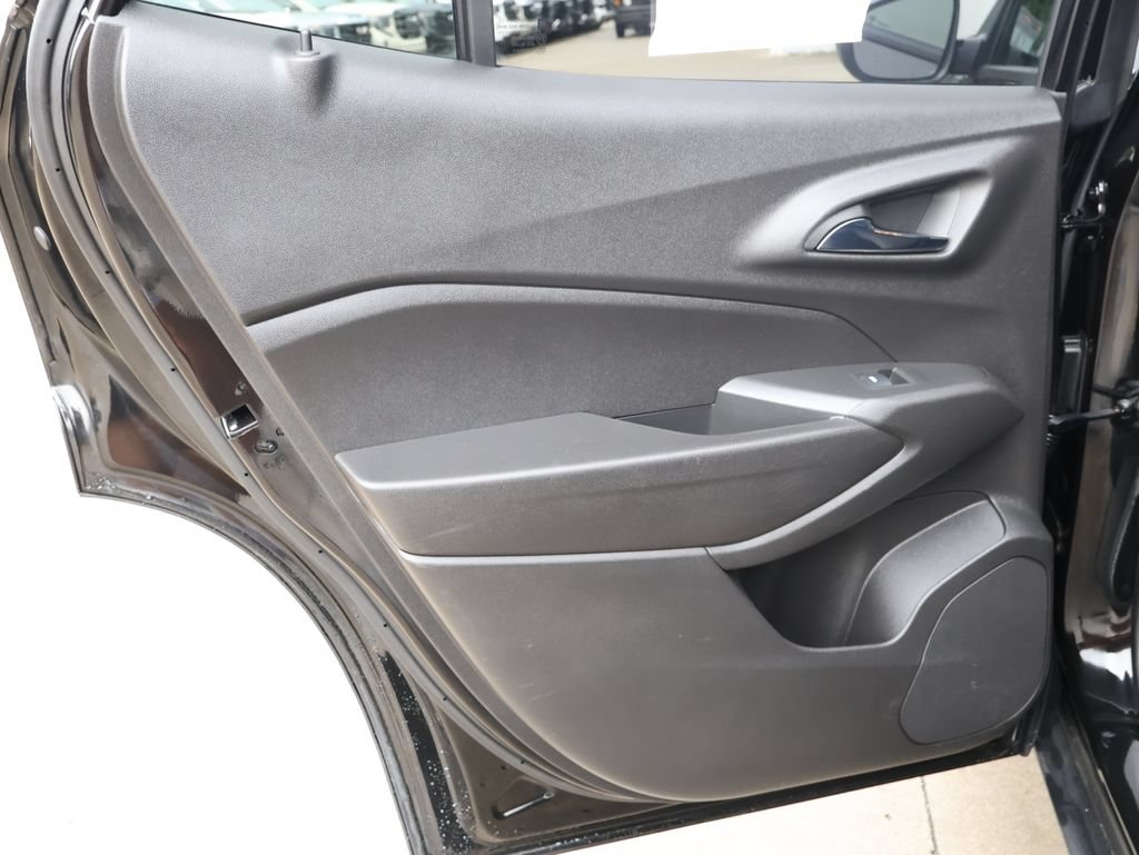 Used 2025 Chevrolet Trax ACTIV w/ Sunroof Package FWD image 25