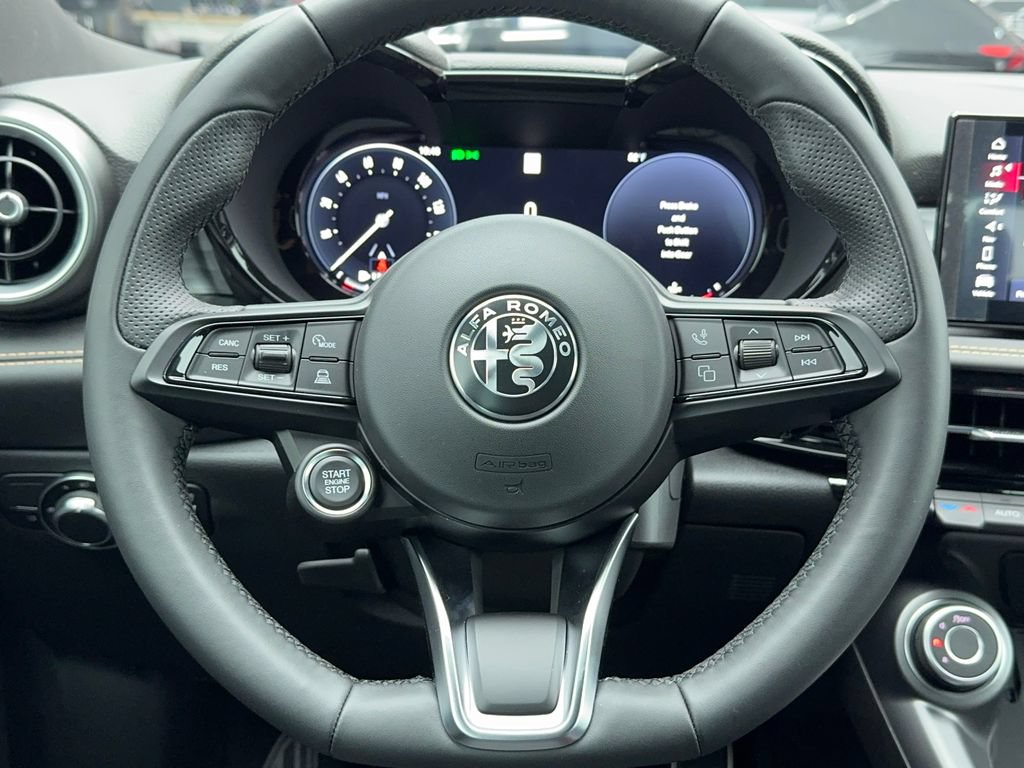 New 2025 Alfa Romeo Tonale w/ Premium Package AWD/4WD image 17