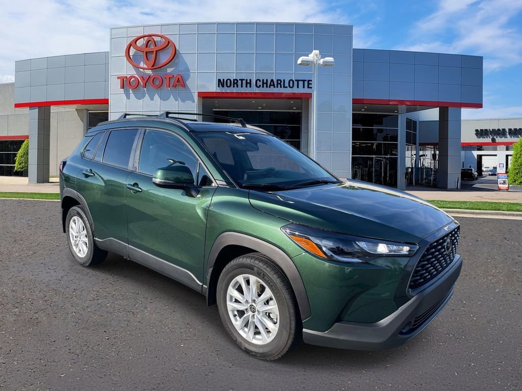 Used 2023 Toyota Corolla Cross LE w/ Moonroof Package image 3