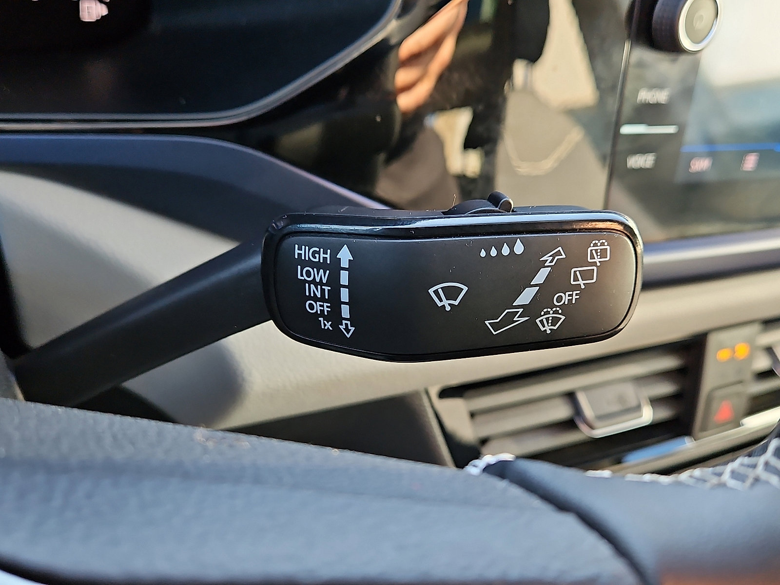 Certified 2023 Volkswagen Taos SE image 20