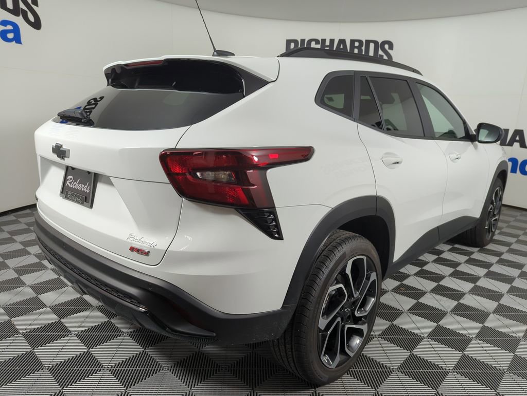 Used 2025 Chevrolet Trax RS w/ Driver Confidence Package image 5