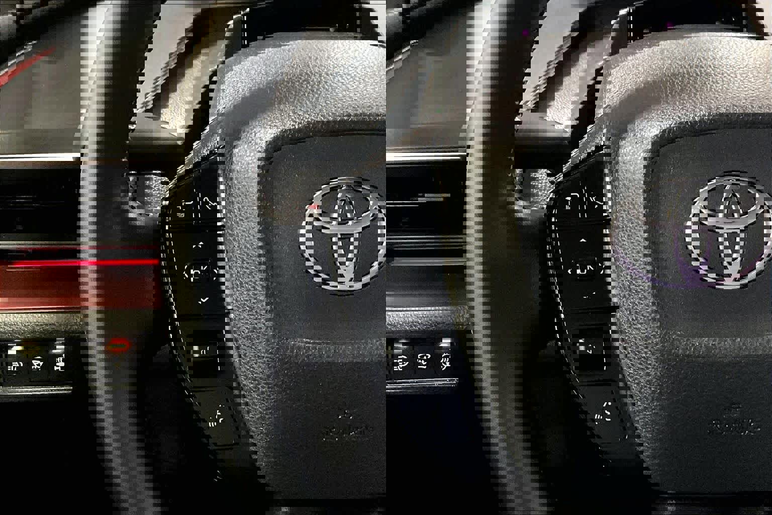 Used 2025 Toyota Prius Plug-In Hybrid image 21