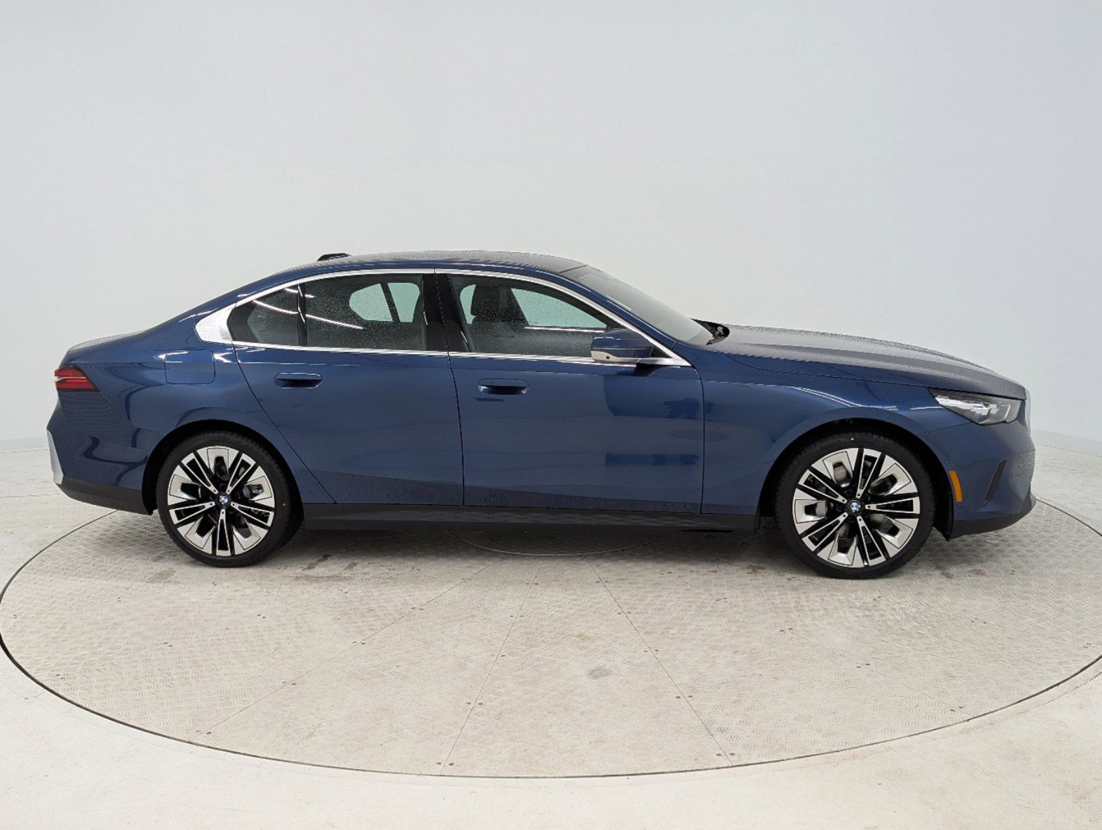 New 2025 BMW 530i w/ Premium Package image 9