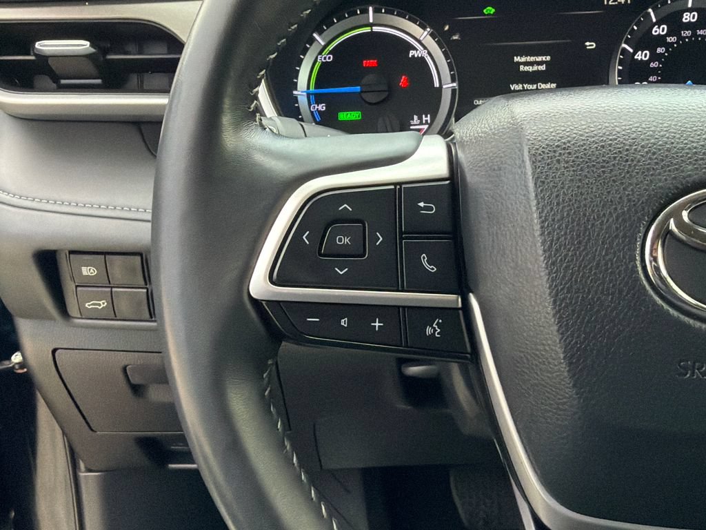 Used 2024 Toyota Highlander XLE AWD/4WD image 25