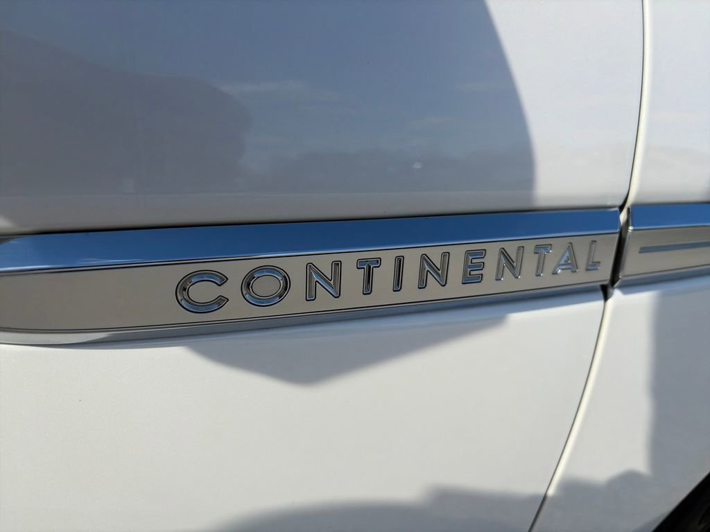 Used 2017 Lincoln Continental Premiere FWD image 9