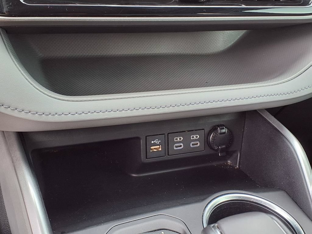 Used 2023 Toyota Highlander LE FWD image 29