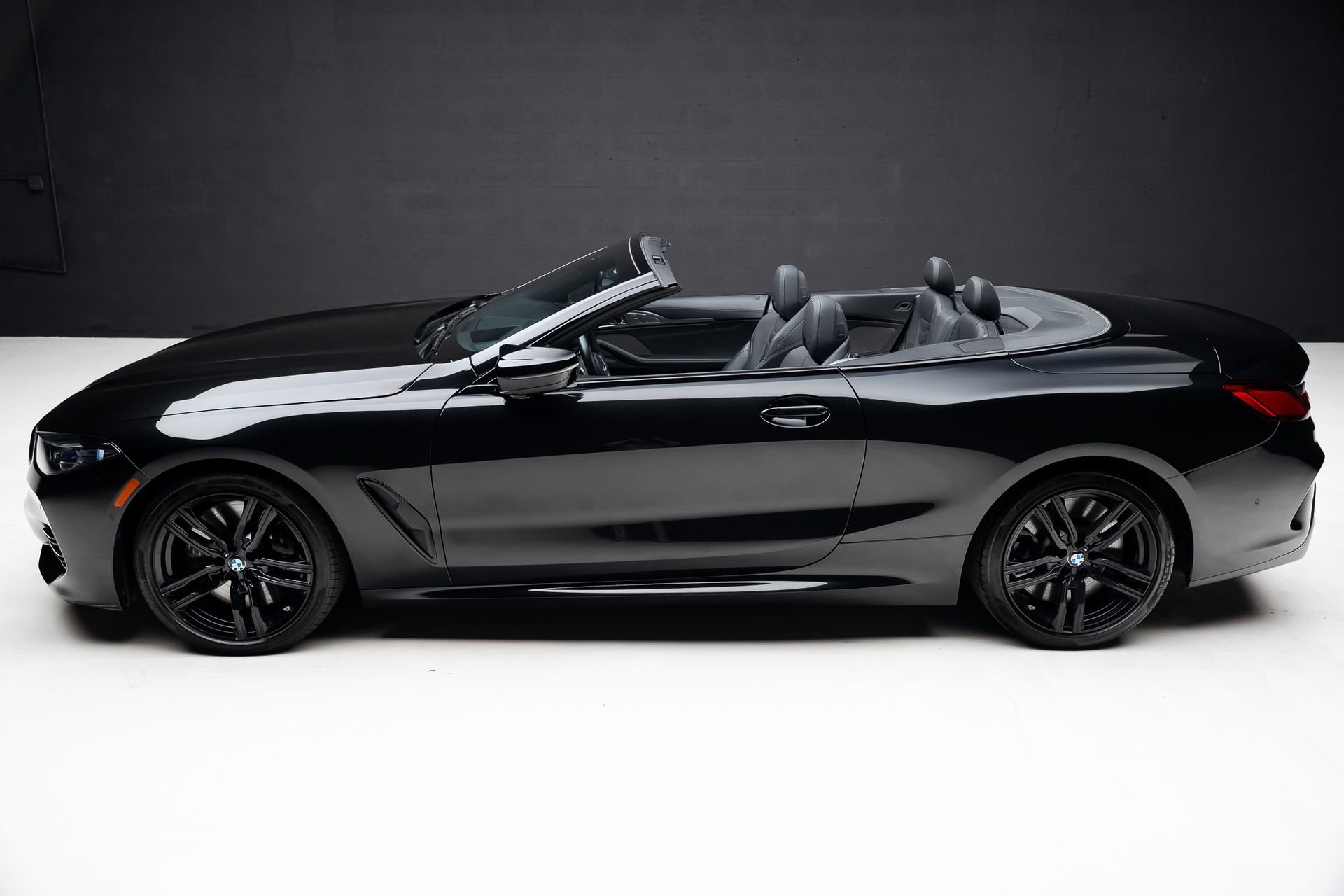 Used 2023 BMW M850i xDrive Convertible w/ M Sport Professional Package image 18