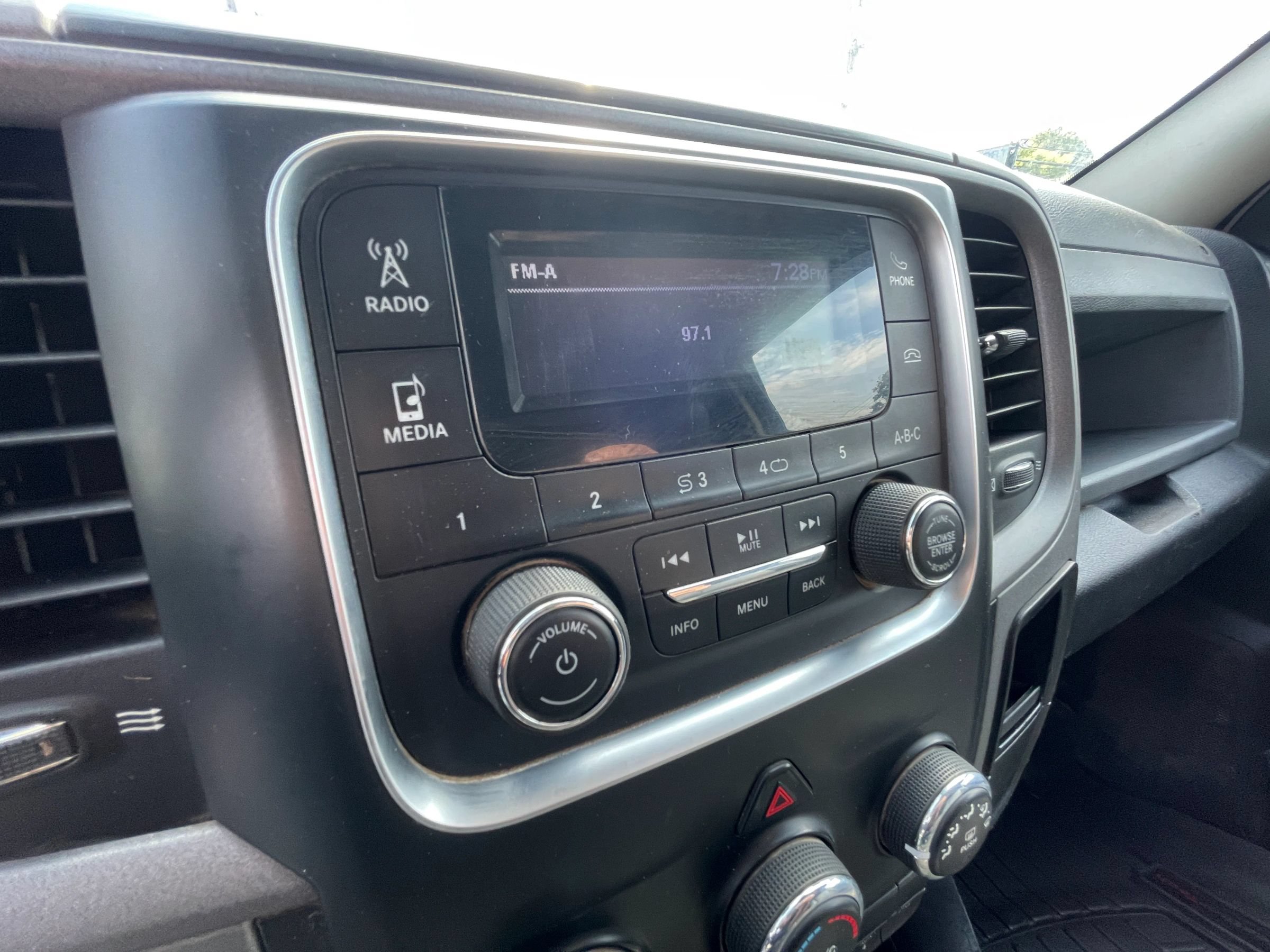 Used 2018 RAM 5500 Tradesman w/ Power & Remote Entry Group AWD/4WD image 14