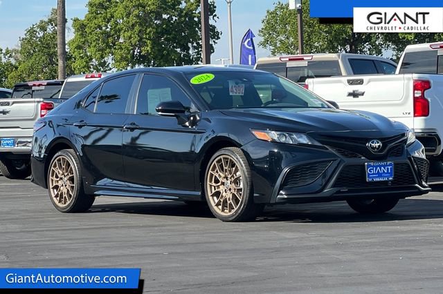 Used 2024 Toyota Camry SE w/ Convenience Package FWD image 1
