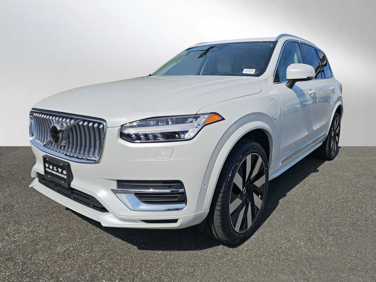 Used 2023 Volvo XC90 T8 Ultimate w/ Protection Package Premier image 7