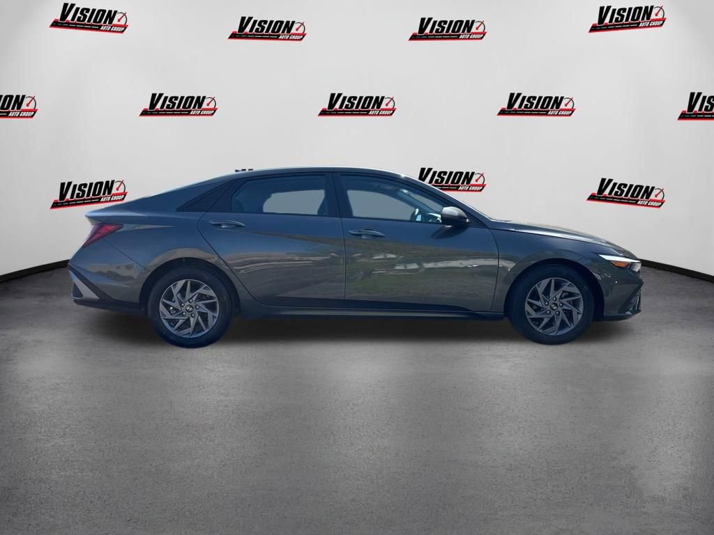 Used 2024 Hyundai Elantra SEL FWD image 4