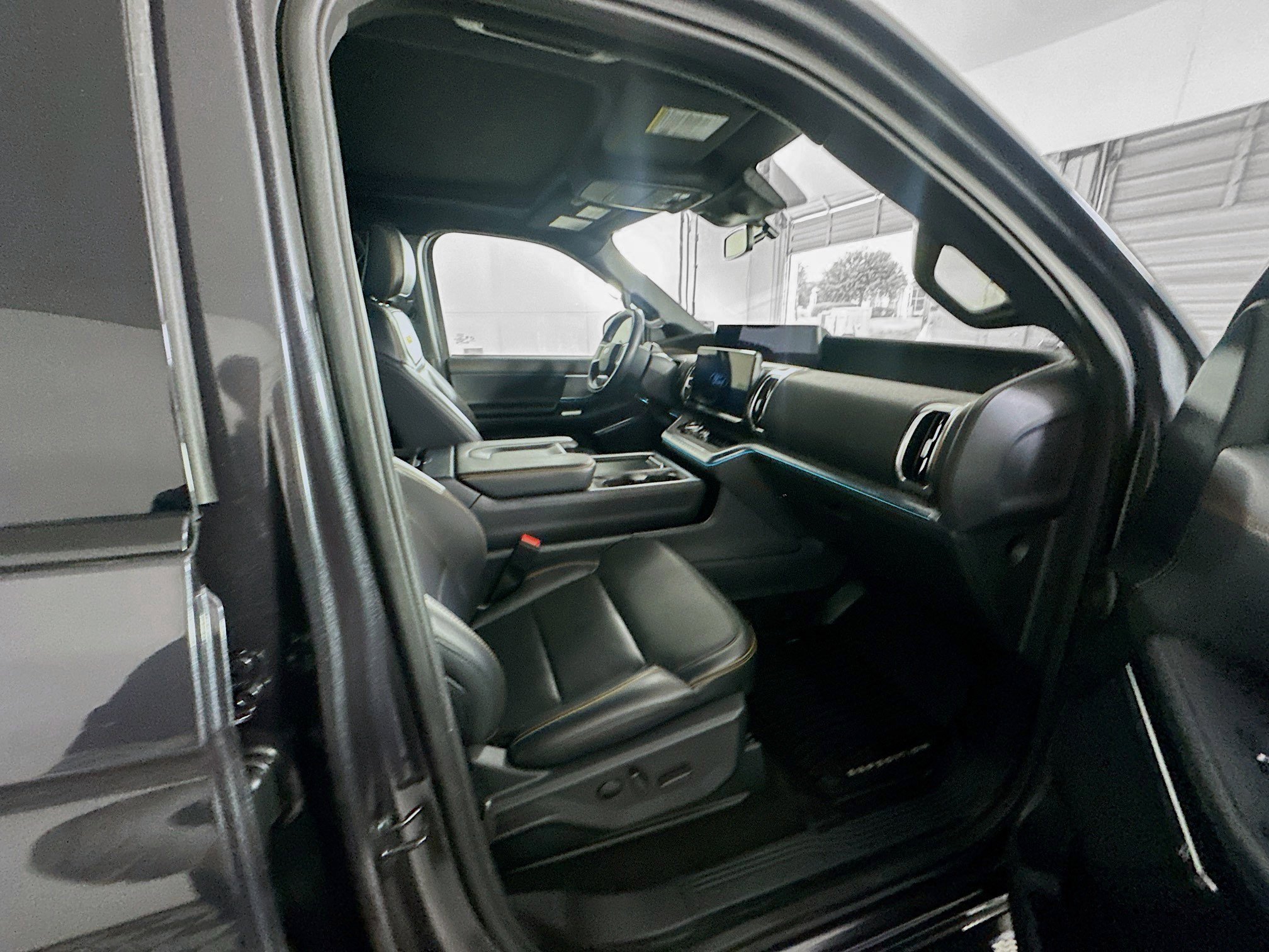 Used 2025 Ford Expedition Tremor image 34