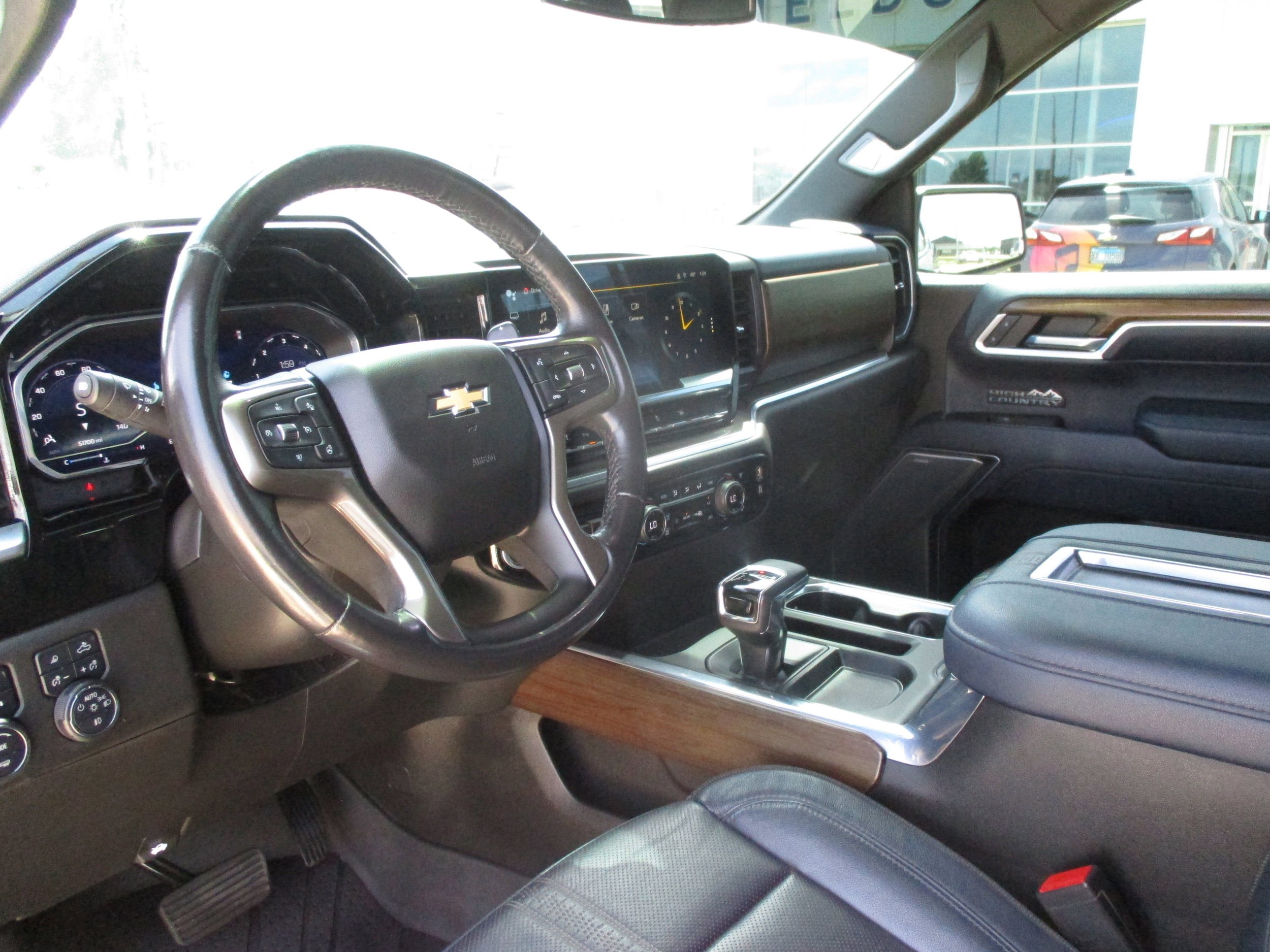 Used 2022 Chevrolet Silverado 1500 High Country w/ High Country Premium Package AWD/4WD image 18
