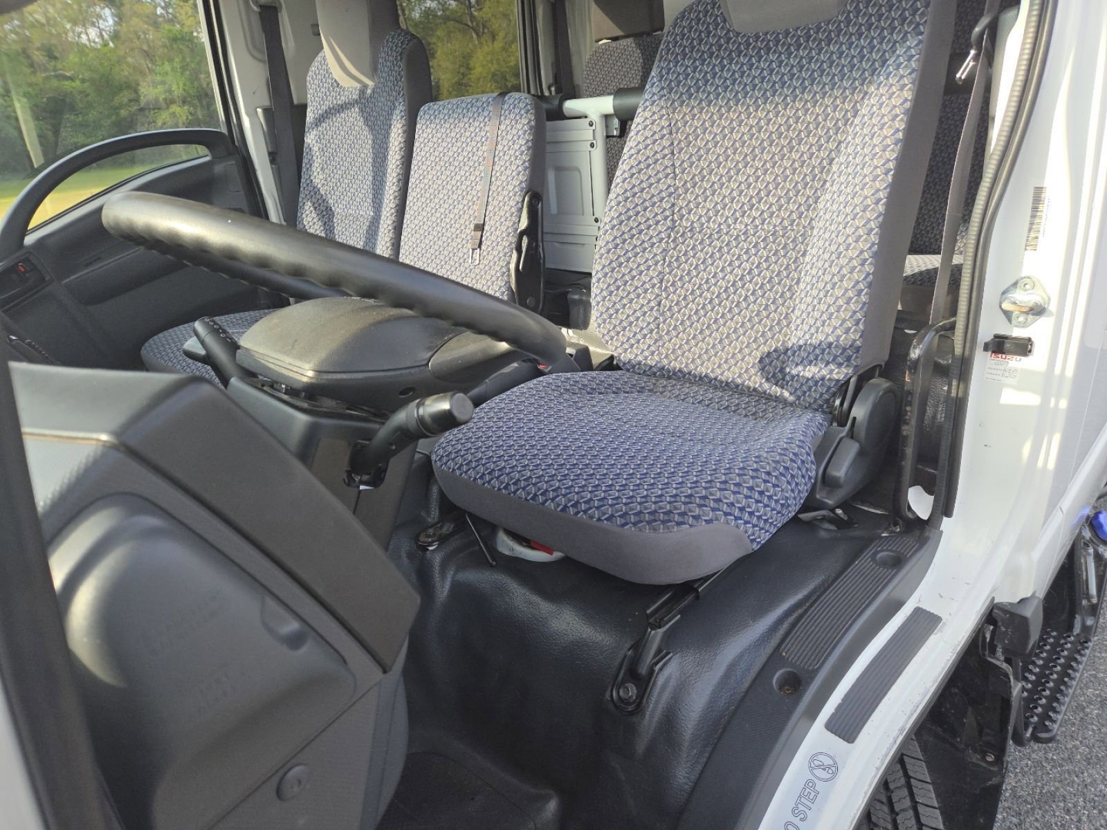 Used 2023 Isuzu NPR image 22