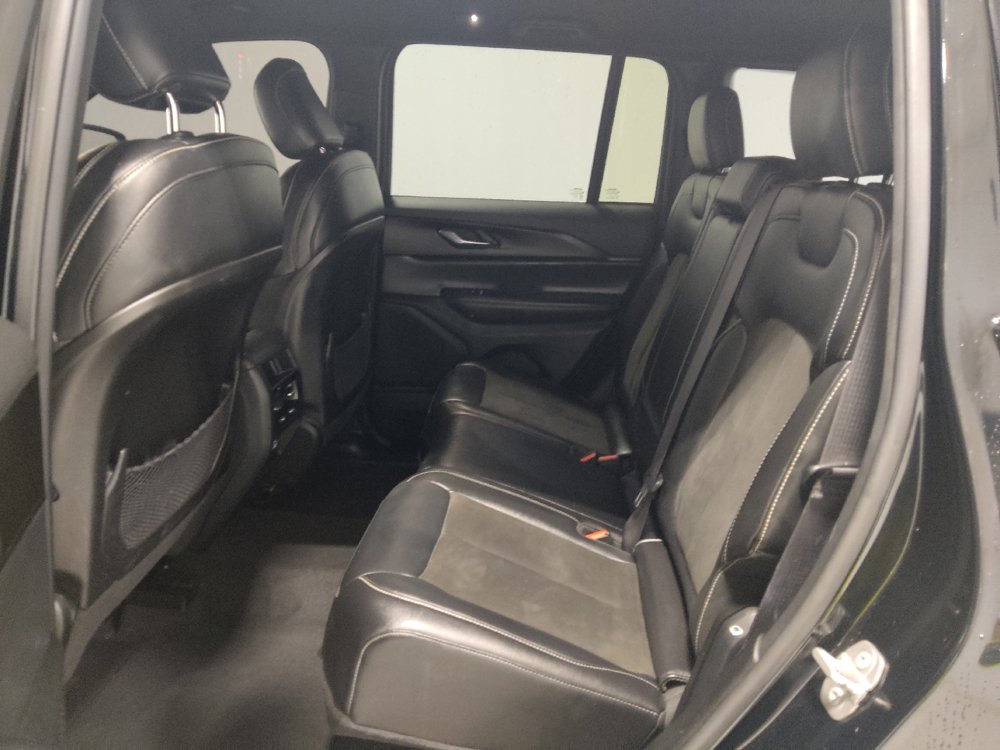 Used 2023 Jeep Grand Cherokee Altitude AWD/4WD image 18