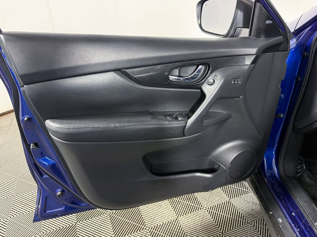 Used 2018 Nissan Rogue SL image 42