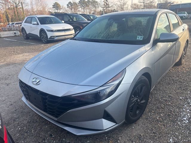 Used 2022 Hyundai Elantra SEL w/ Convenience Package image 3