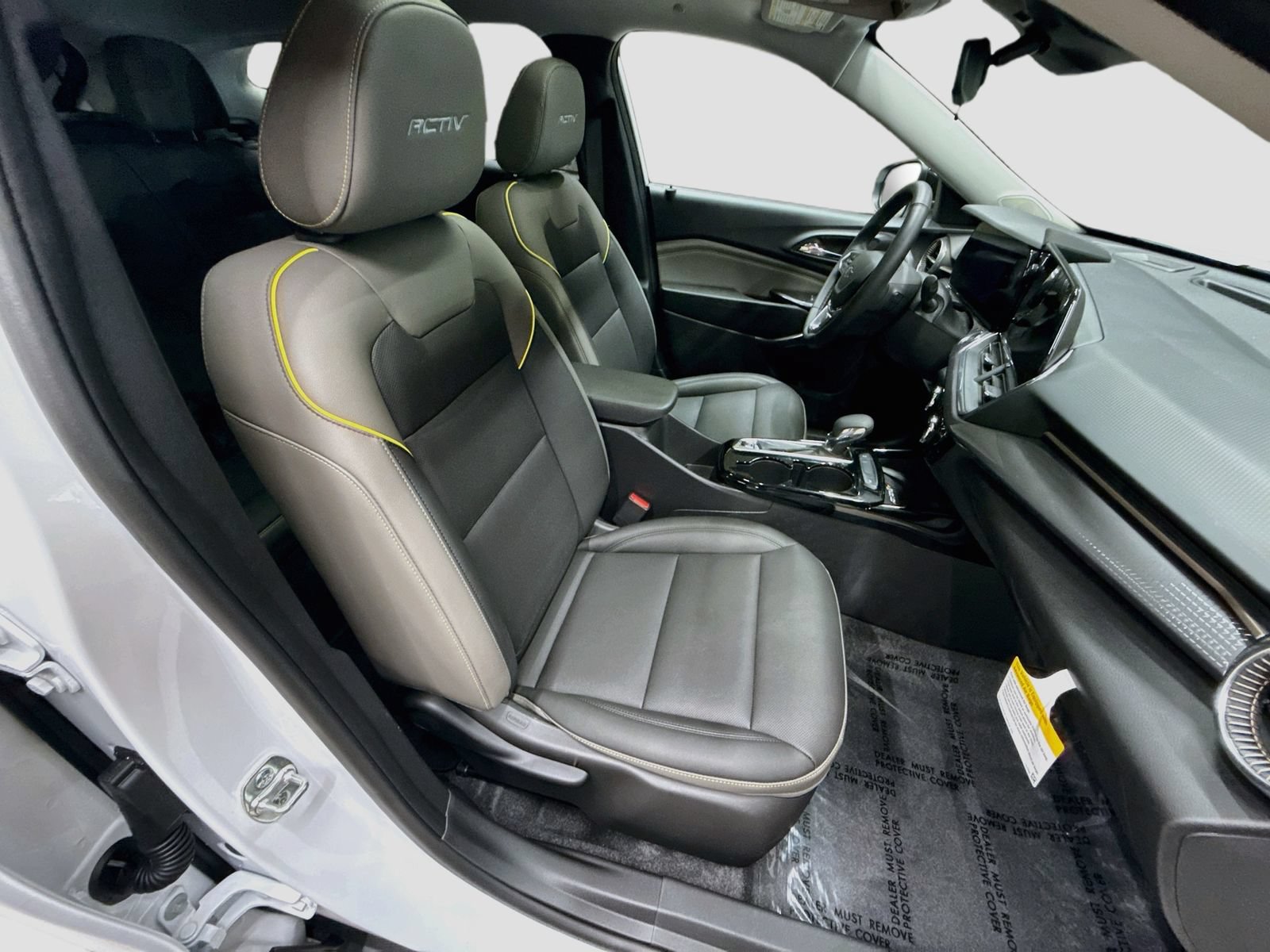 New 2026 Chevrolet Trax ACTIV w/ Sunroof Package FWD image 33