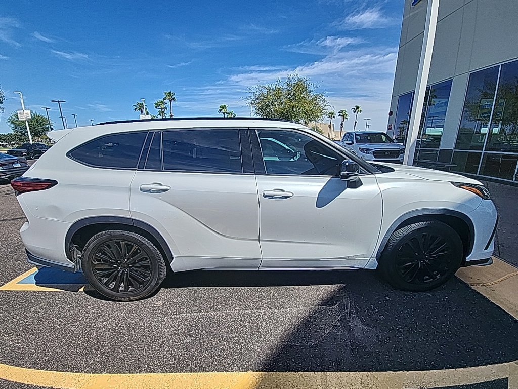 Used 2022 Toyota Highlander XSE FWD image 7