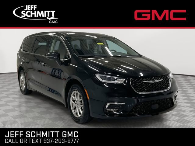 Used 2024 Chrysler Pacifica Touring-L FWD image 1