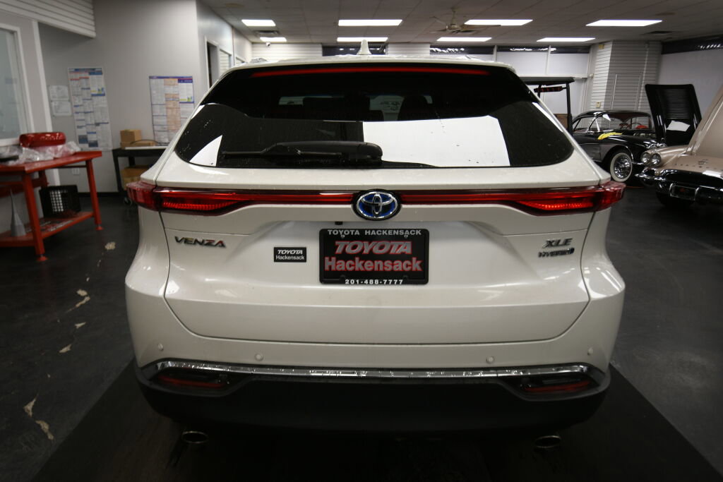 Used 2021 Toyota Venza XLE w/ Softex Package image 7