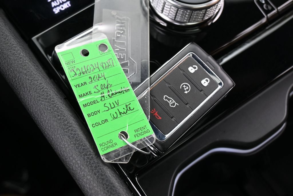 Used 2024 Jeep Grand Cherokee Summit w/ Adv Protech Group IV AWD/4WD image 35