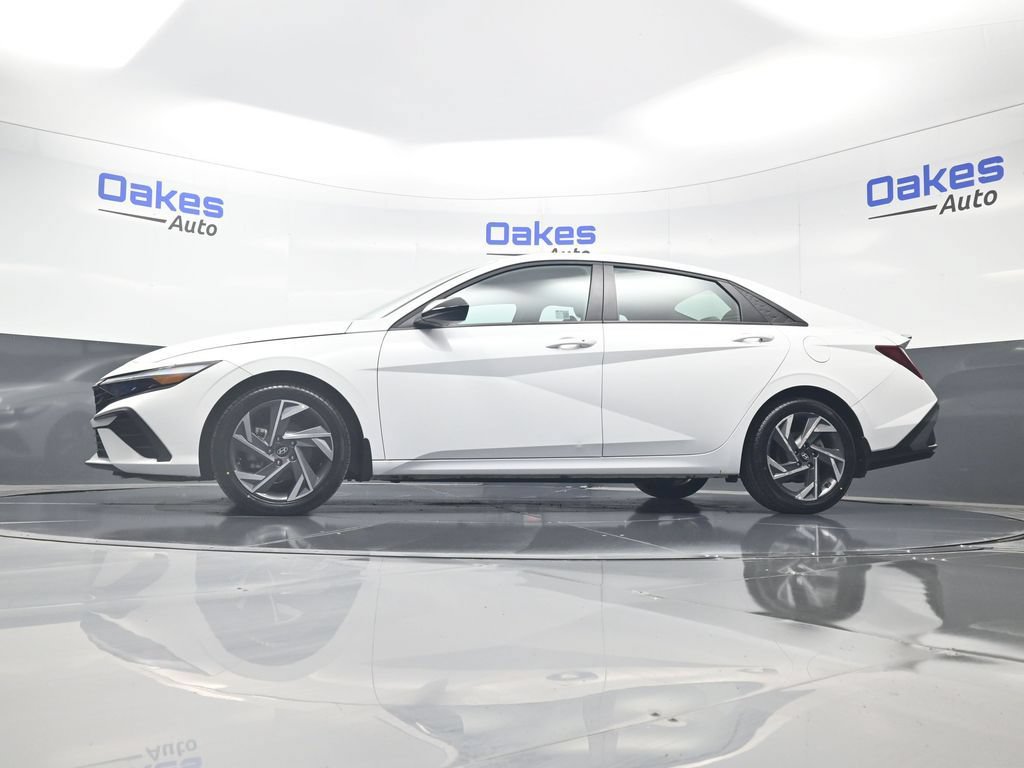 Used 2025 Hyundai Elantra Sport FWD image 36