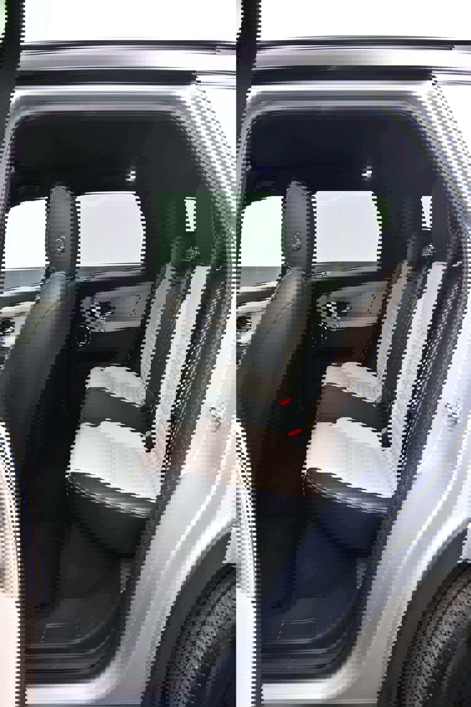 Used 2023 Land Rover Discovery Sport SE R-Dynamic image 12