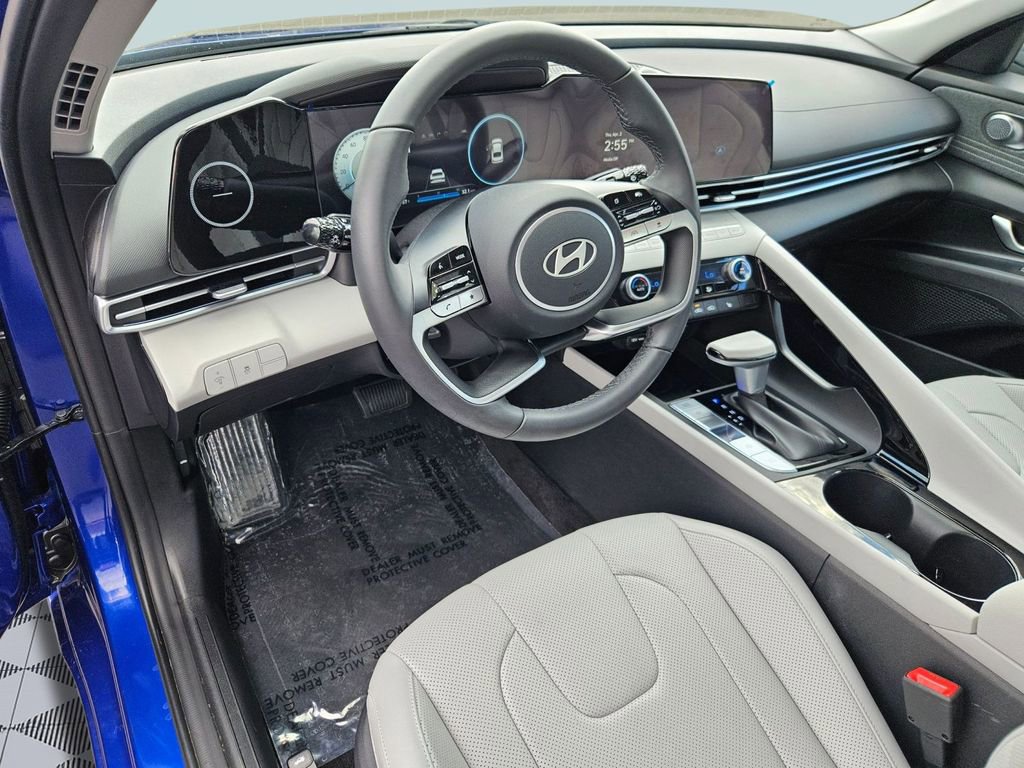 Certified 2025 Hyundai Elantra Limited w/ Cargo Package image 13