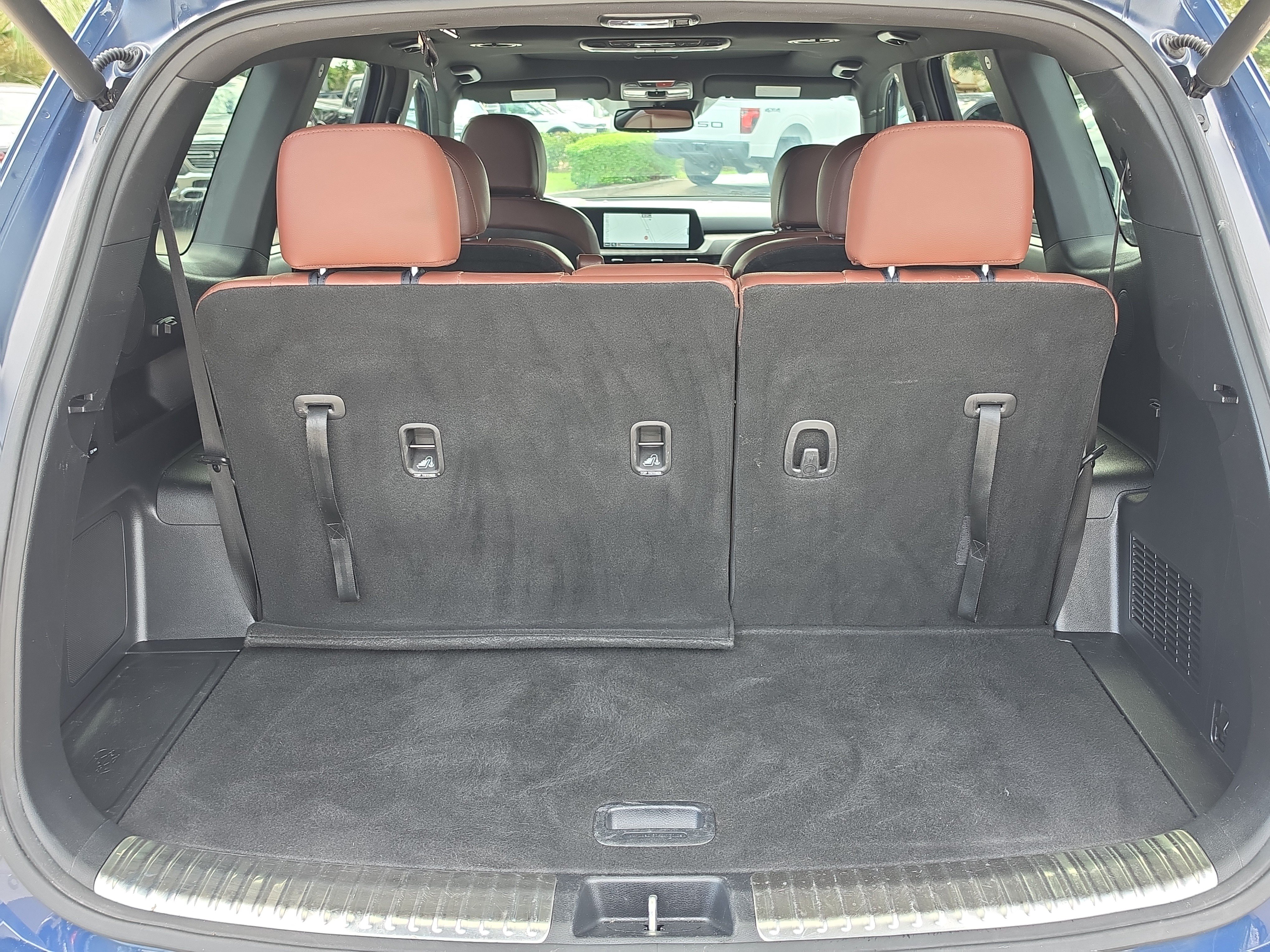 Used 2024 Kia Telluride SX w/ Towing Package FWD image 10