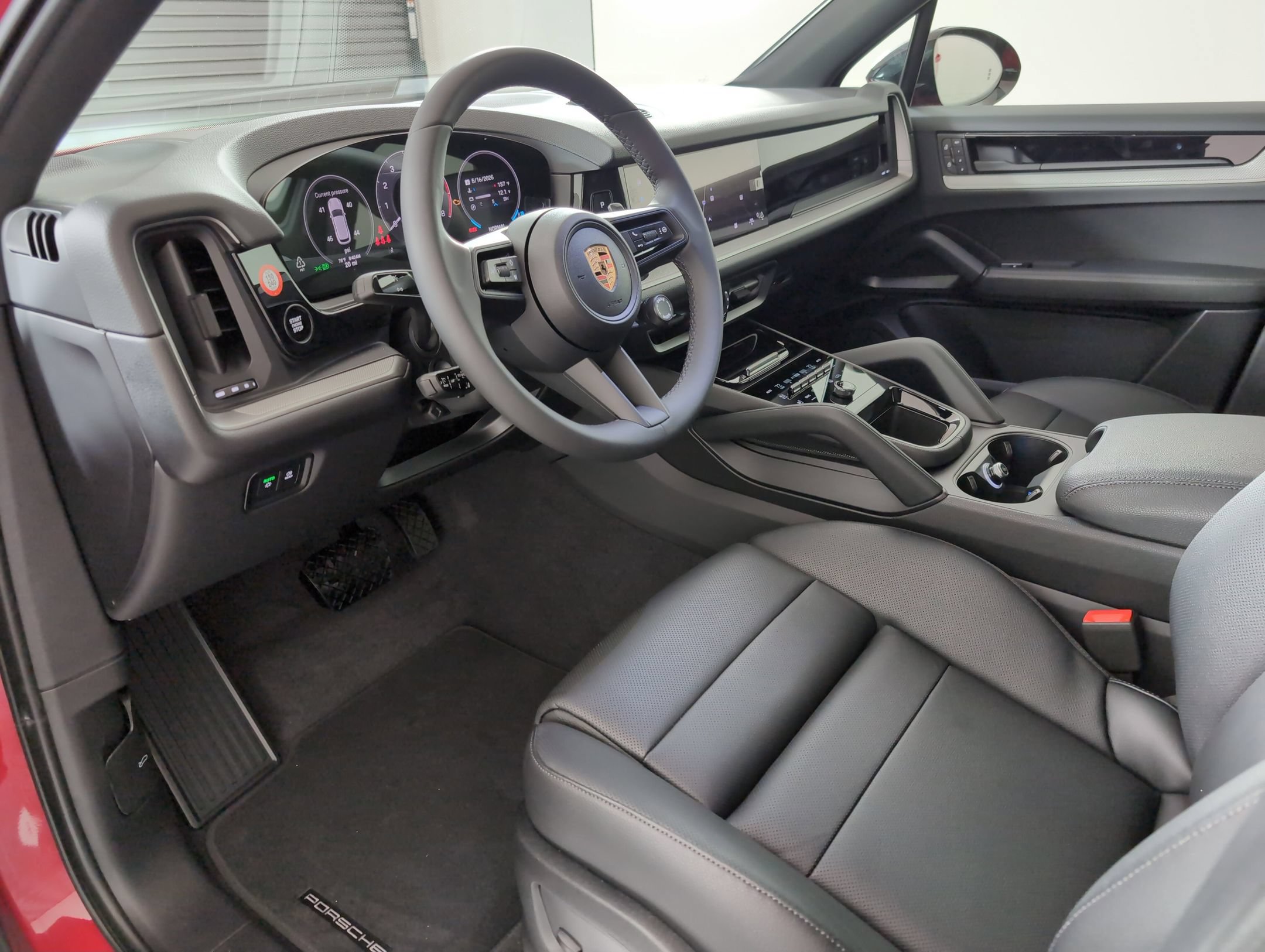 Certified 2025 Porsche Cayenne AWD/4WD image 4