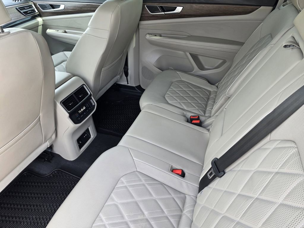 Used 2025 Volkswagen Atlas SEL Premium R-Line image 21