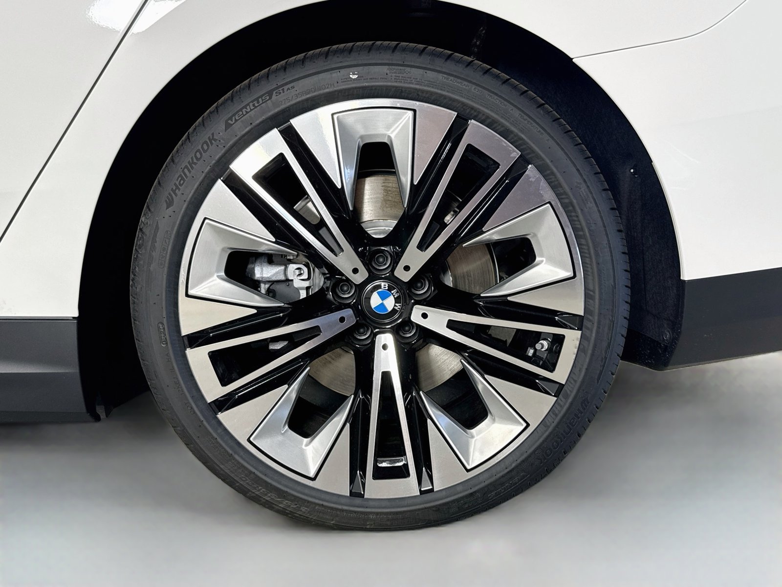 New 2027 BMW i5 M60 AWD/4WD image 33