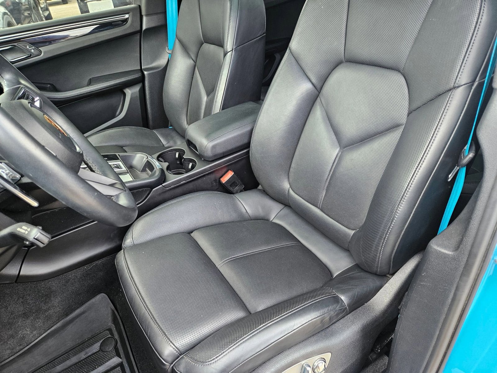 Used 2023 Porsche Macan AWD/4WD image 25