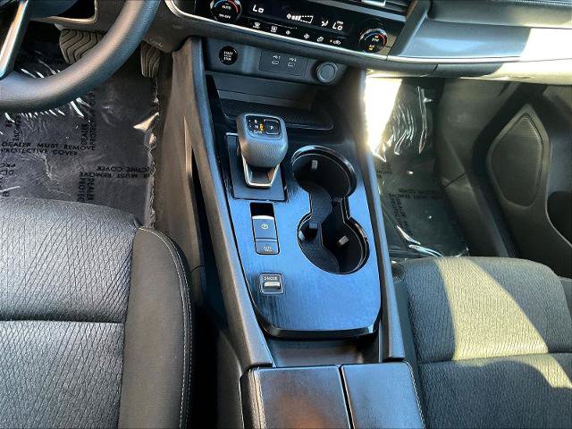 Certified 2024 Nissan Rogue SV FWD image 20