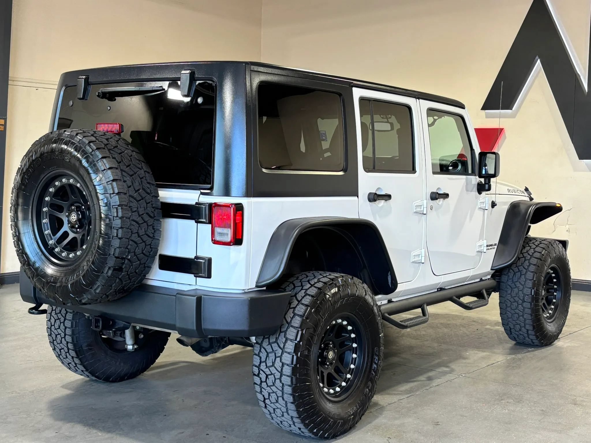 Used 2015 Jeep Wrangler Unlimited Rubicon w/ Connectivity Group AWD/4WD image 6