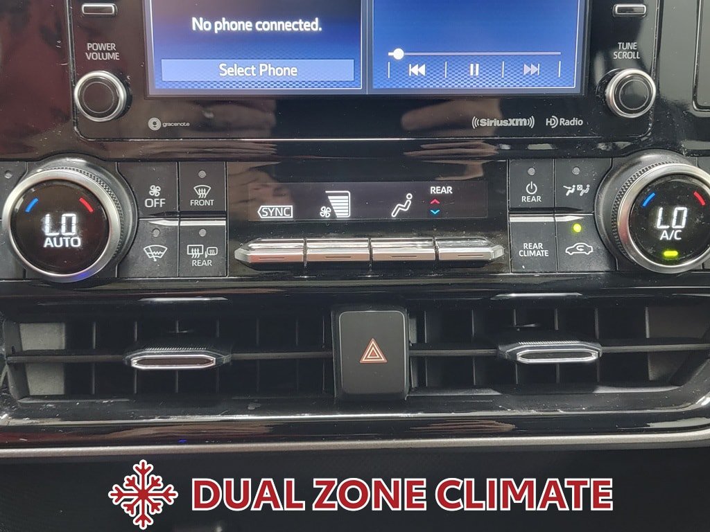 Used 2022 Toyota Highlander XLE AWD/4WD image 23