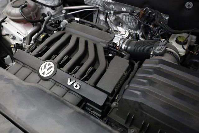 Used 2023 Volkswagen Atlas Cross Sport SEL Premium R-Line image 9