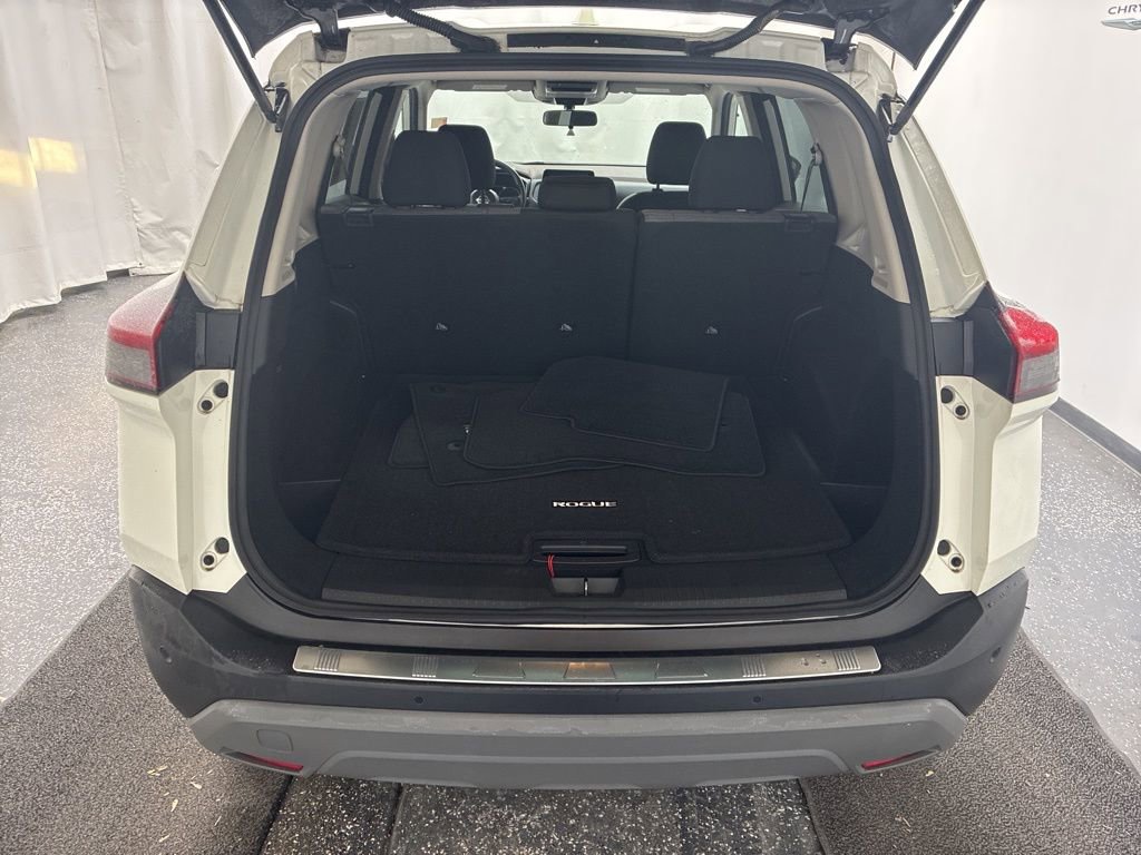 Used 2023 Nissan Rogue SV image 6