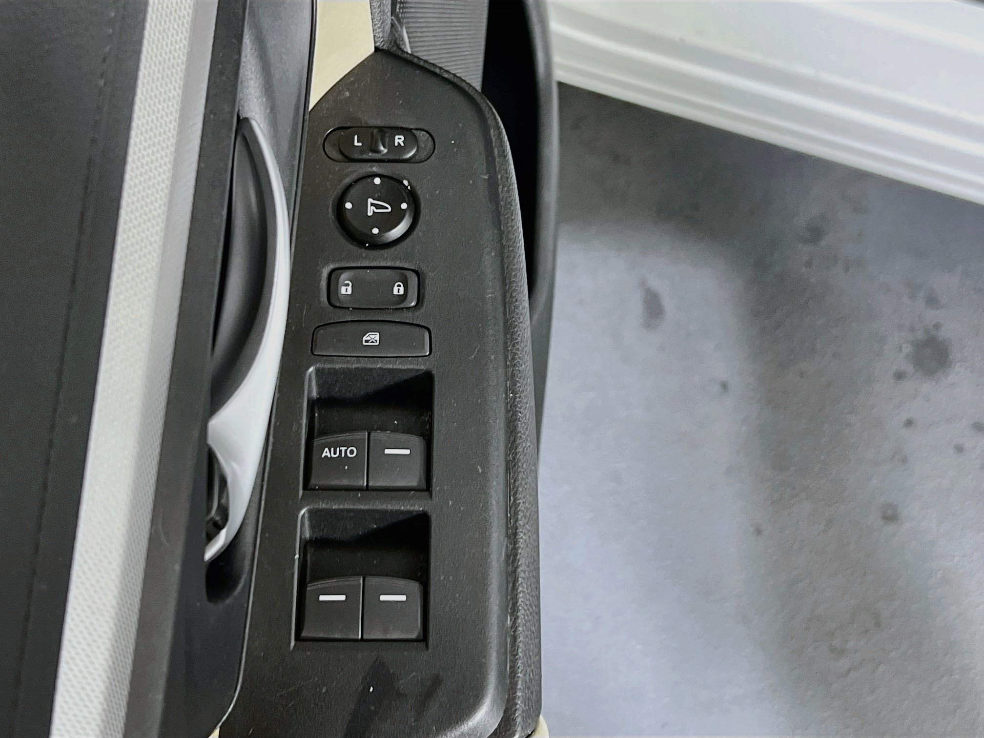 Used 2017 Honda CR-V LX image 17