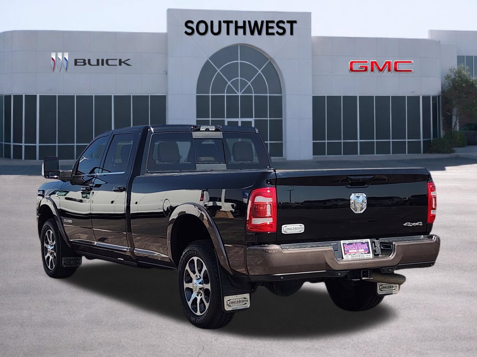Used 2024 RAM 3500 Limited w/ Towing Technology Group AWD/4WD image 4