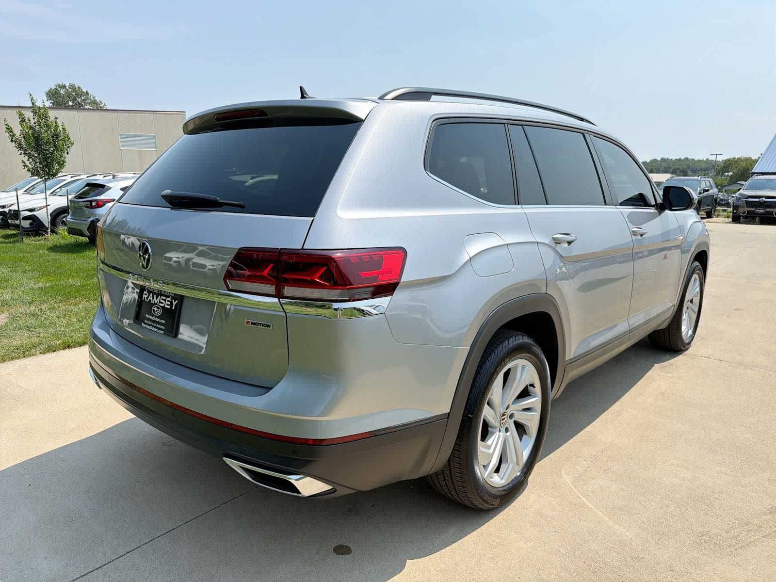Used 2022 Volkswagen Atlas SE w/ Panoramic Sunroof Package AWD/4WD image 6