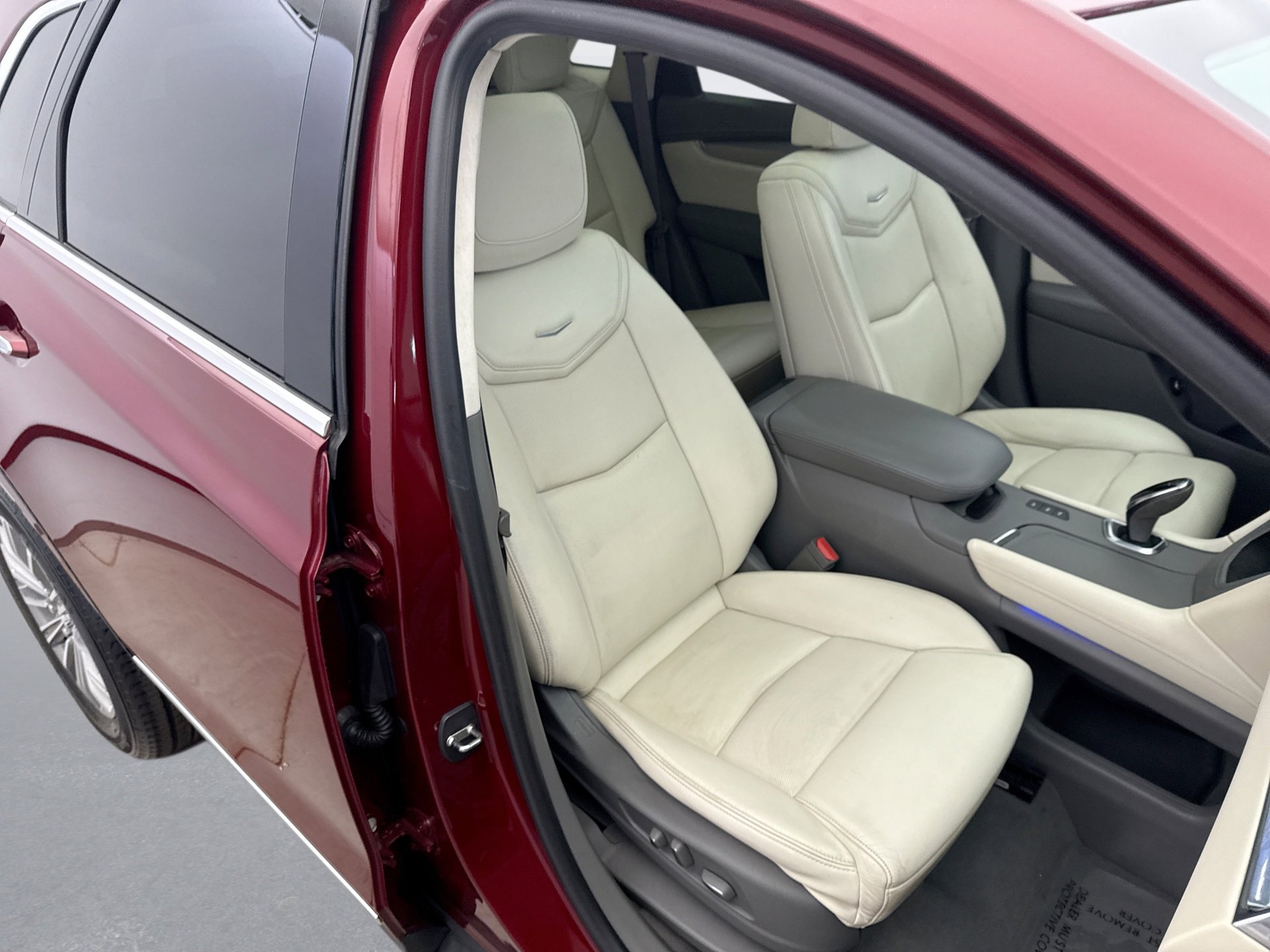 Used 2017 Cadillac XT5 Luxury w/ LPO, Wheel Lock Package image 16