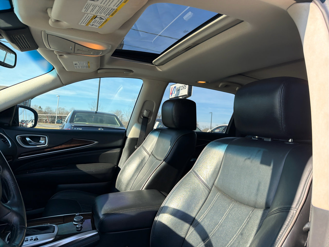 Used 2015 INFINITI QX60 FWD w/ Deluxe Touring Package image 14