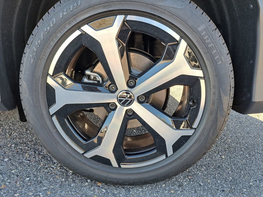 New 2026 Volkswagen Tiguan SE image 23