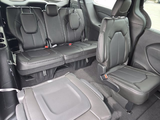 New 2027 Chrysler Pacifica LX FWD image 28