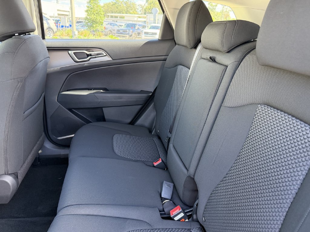 New 2027 Kia Sportage LX FWD image 17