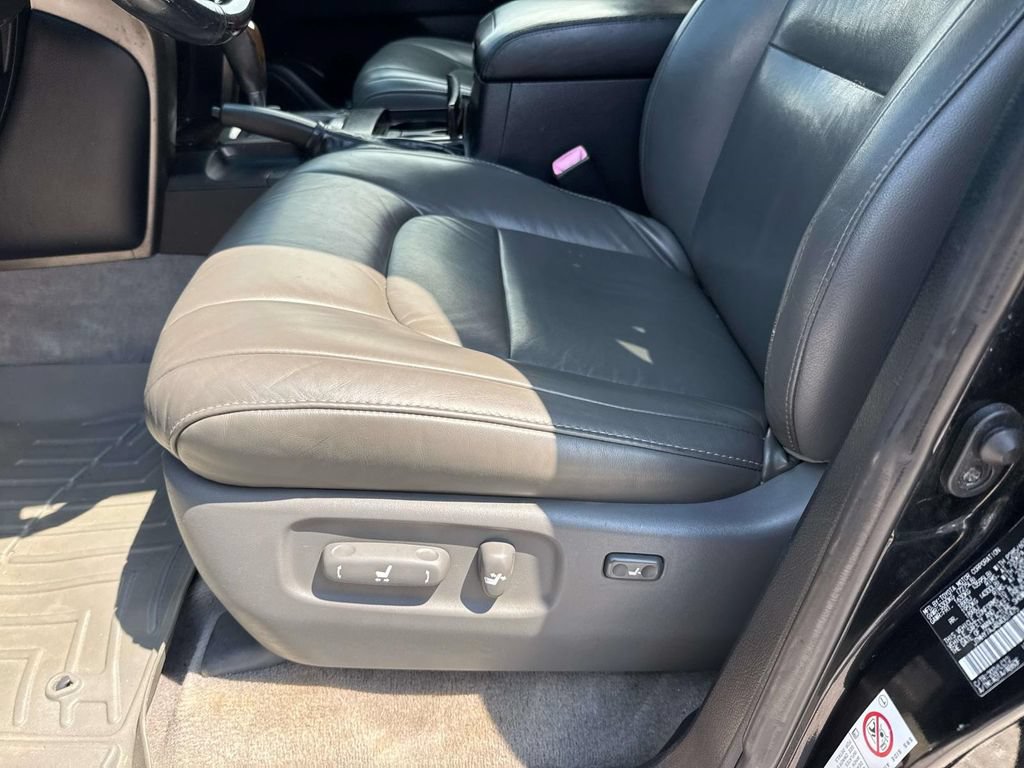 Used 2011 Toyota Land Cruiser w/ Upgrade Pkg AWD/4WD image 17