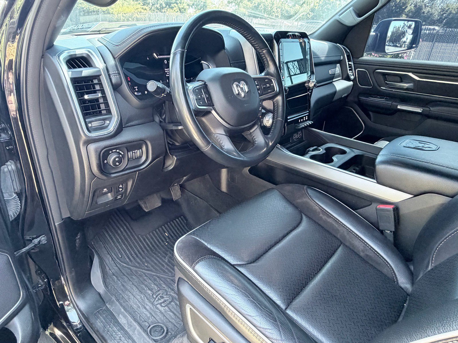 Used 2023 RAM 1500 Laramie AWD/4WD image 10